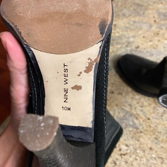 Nine West unbuckle oiled leather and suede trim around toe and ankle. - Picture 3 of 6